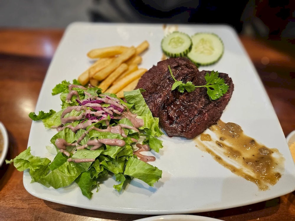 PapaSteak’s steaks are cooked to medium perfection and paired with melt-in-your-mouth mashed potatoes